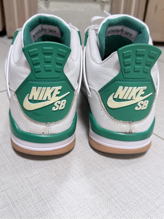 Nike Air Jordan 4 Retro “Pine Green”
Men’s Size 11 main image 8